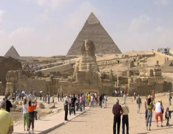 Private Tour of the Pyramids Egyptian Museum and khan Al-Khalili Bazaar from Cairo 