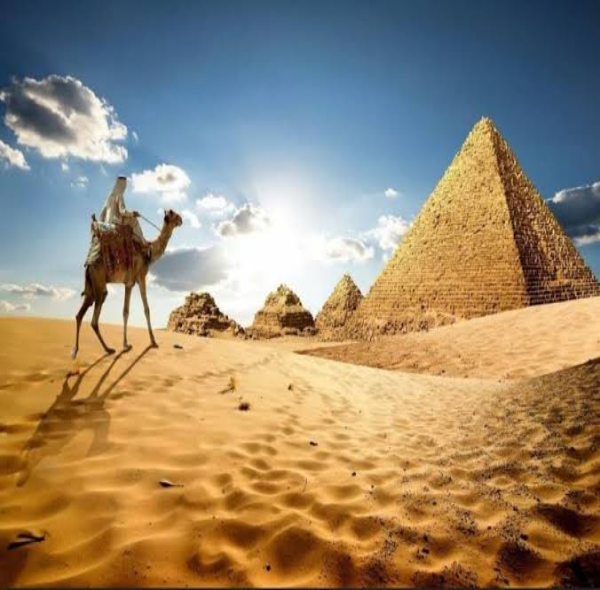 Giza Pyramids Day Tour – Explore the Wonders of Ancient Egypt