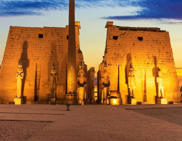 Tour from Hurghada to Luxor – Explore the treasures of the East and West Banks in one day